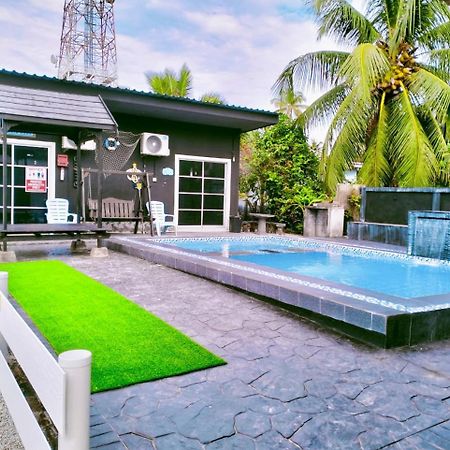 Penarik Baru Homestay 캄풍 페나릭 외부 사진