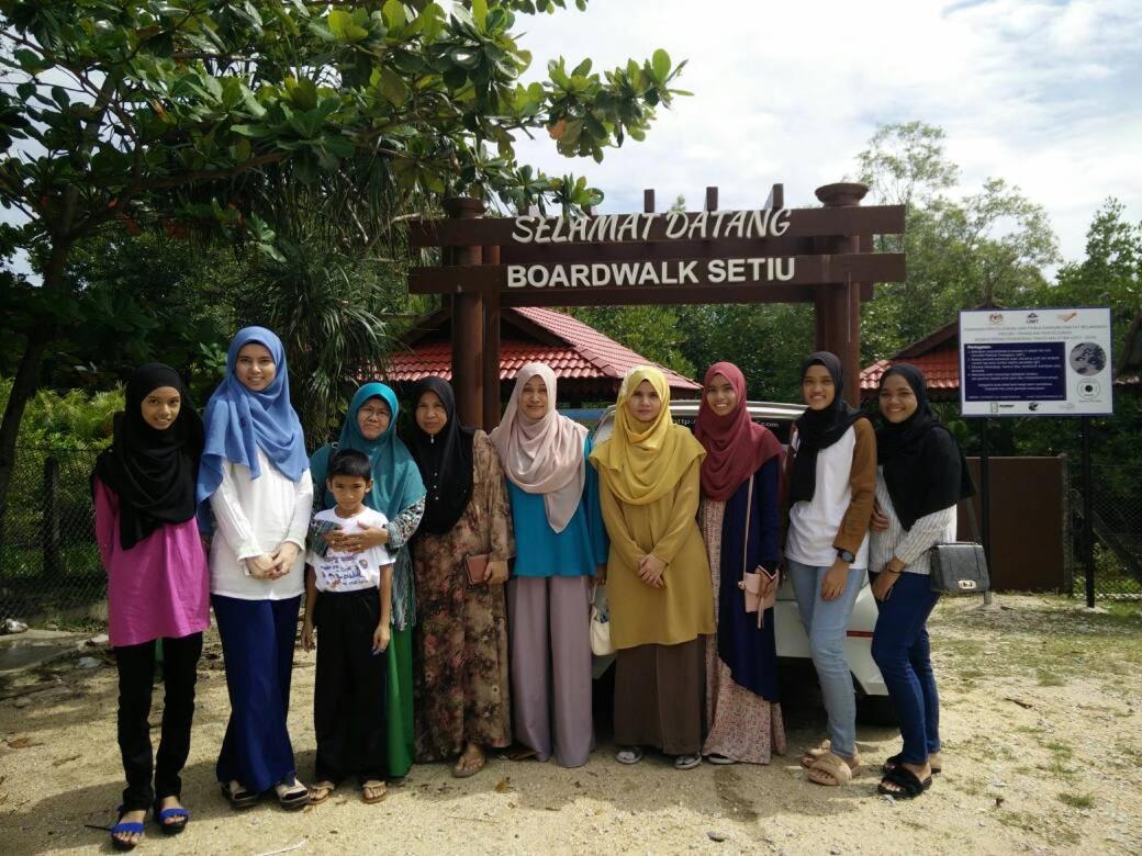 Penarik Baru Homestay 캄풍 페나릭 외부 사진