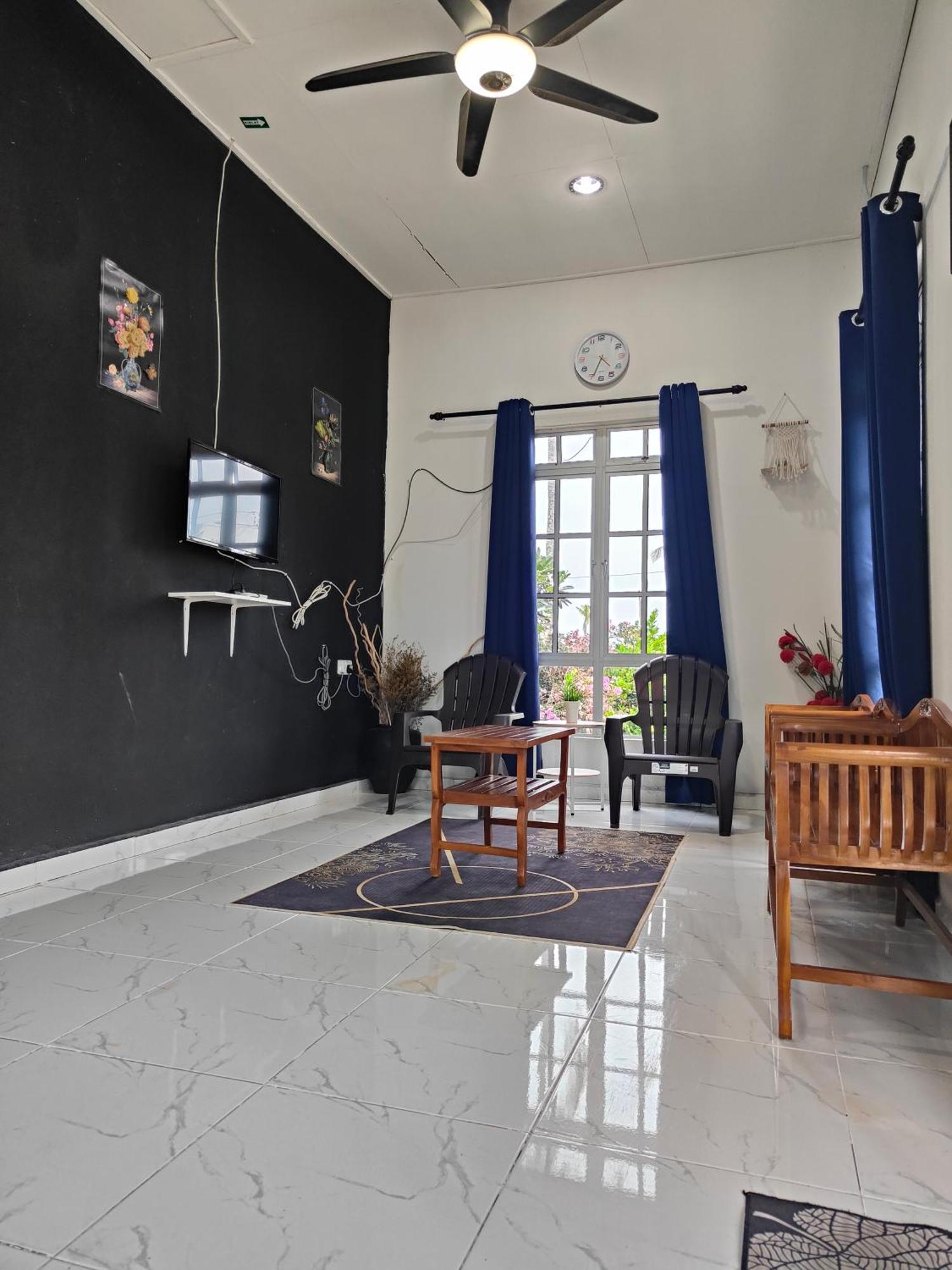 Penarik Baru Homestay 캄풍 페나릭 외부 사진
