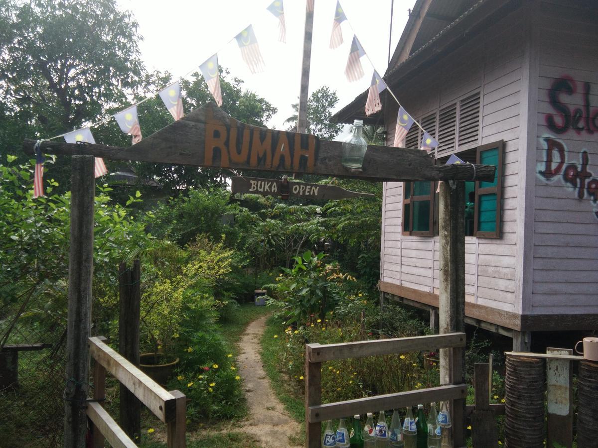 Penarik Baru Homestay 캄풍 페나릭 외부 사진