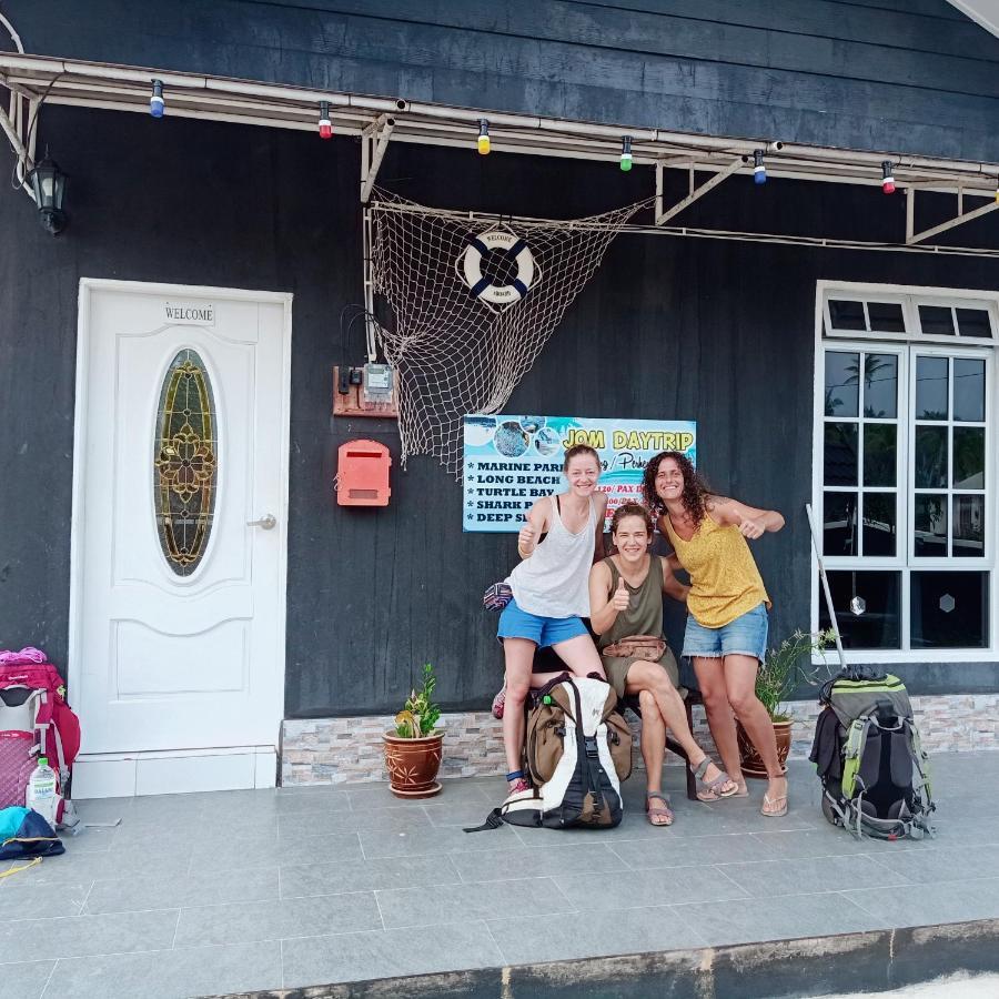 Penarik Baru Homestay 캄풍 페나릭 외부 사진